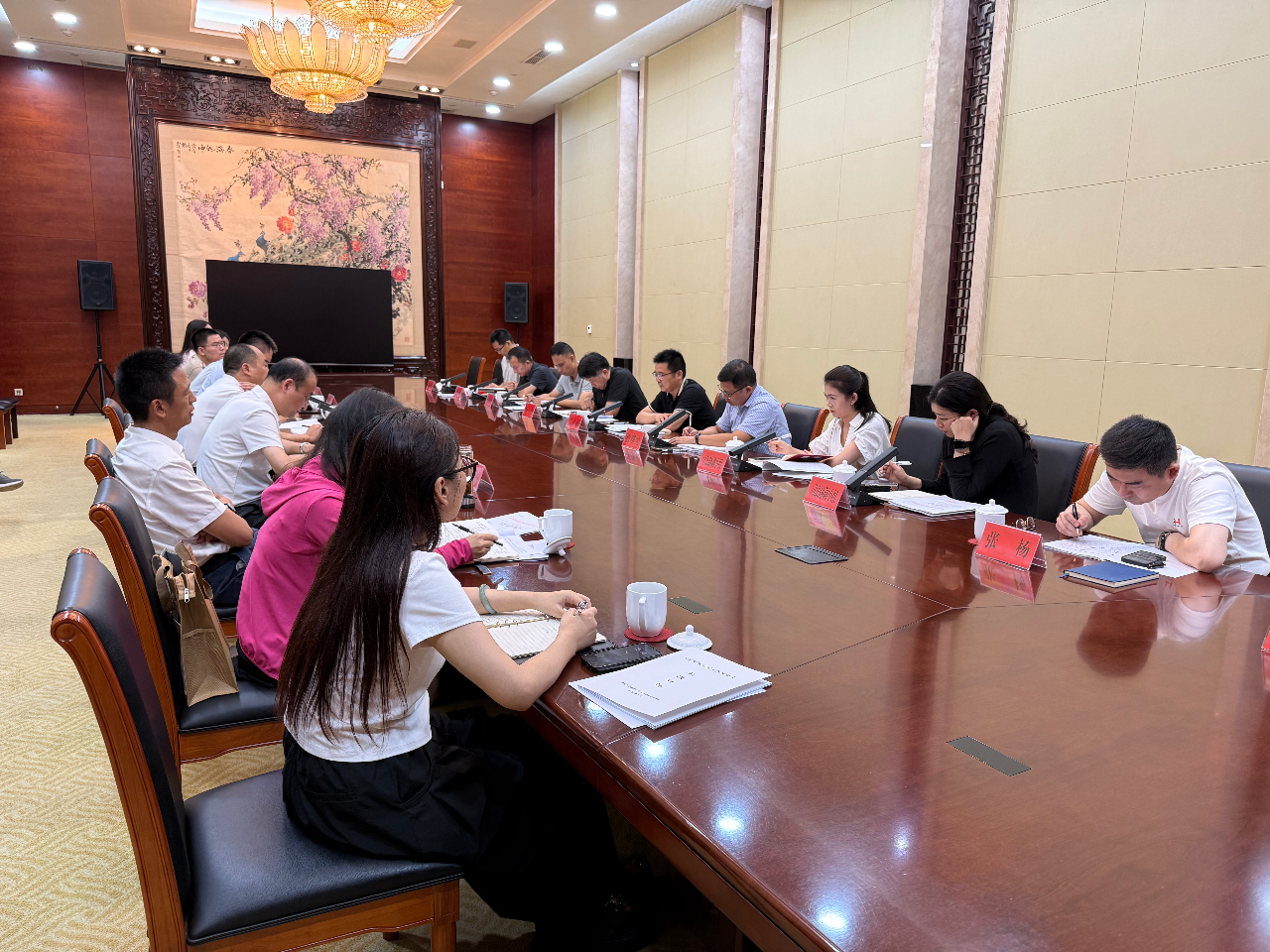 市委依法治市办召开全面依法治市工作座谈会